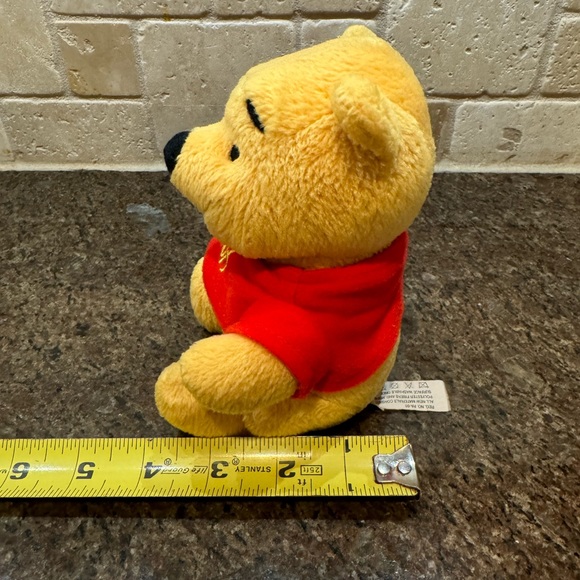 Vintage Winnie The Pooh Sitting With Red T- Shirt - Picture 8 of 8